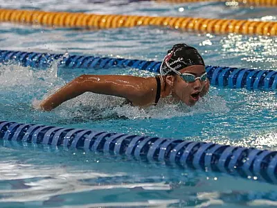 Sofia Tura ganha quatro medalhas e é destaque da Natação de PG nos Regionais