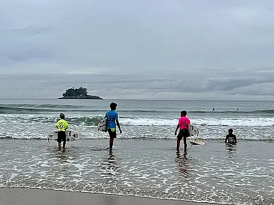 Praia de Pernambuco recebe 3ª edição do Equilibriza Surf Grommets nos dias 3 e 4