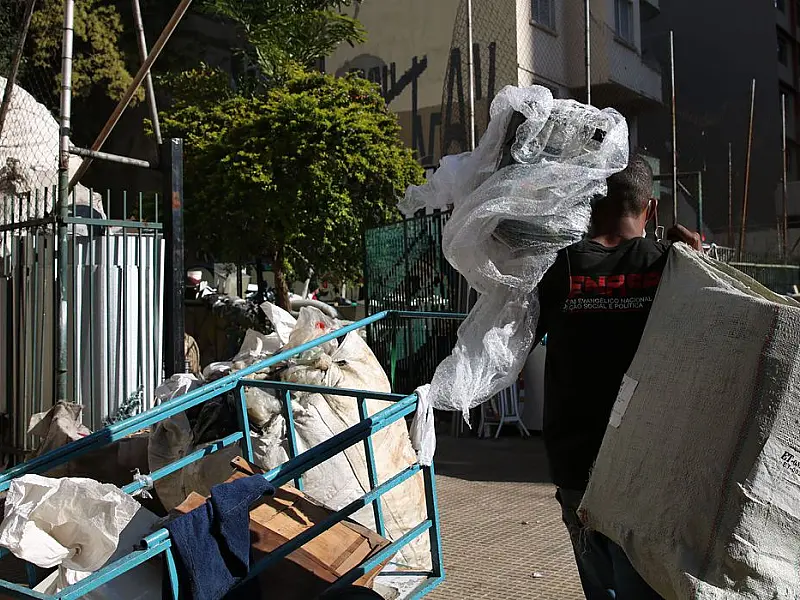 Ipea: renda de catadores de material reciclável pode aumentar até 25%