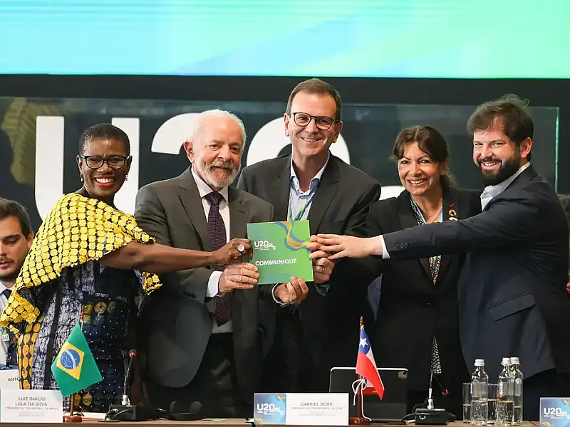 Paes entrega a Lula documento com 36 demandas de prefeitos do U20