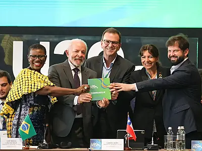 Paes entrega a Lula documento com 36 demandas de prefeitos do U20