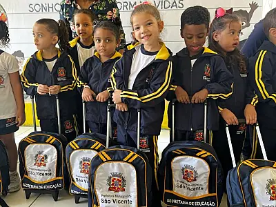 Uniformes de inverno começam a ser entregues de forma inédita nas escolas