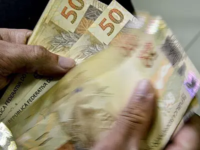 Trabalhadora que ficou sem salário por 30 anos vai receber R$ 800 mil