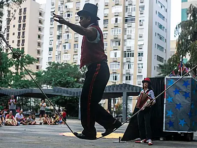No Fescete, teatro lambe-lambe e circo são destaques no fim de semana