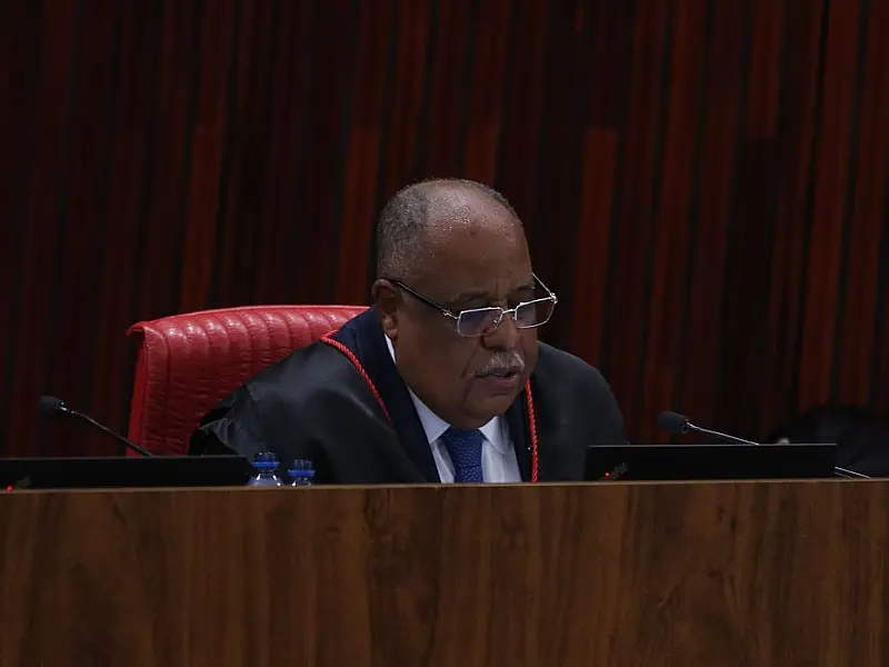 Relator no TSE vota pela inelegibilidade de Bolsonaro