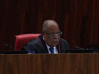 Relator no TSE vota pela inelegibilidade de Bolsonaro