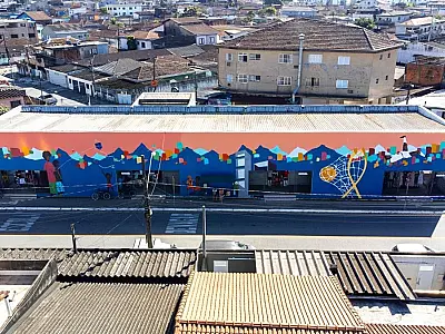 Equipamento de comércio popular ganha arte em homenagem à Zona Noroeste de Santos
