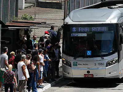 Metrô e trem de São Paulo sobem para R$ 5 e tarifa de ônibus é mantida
