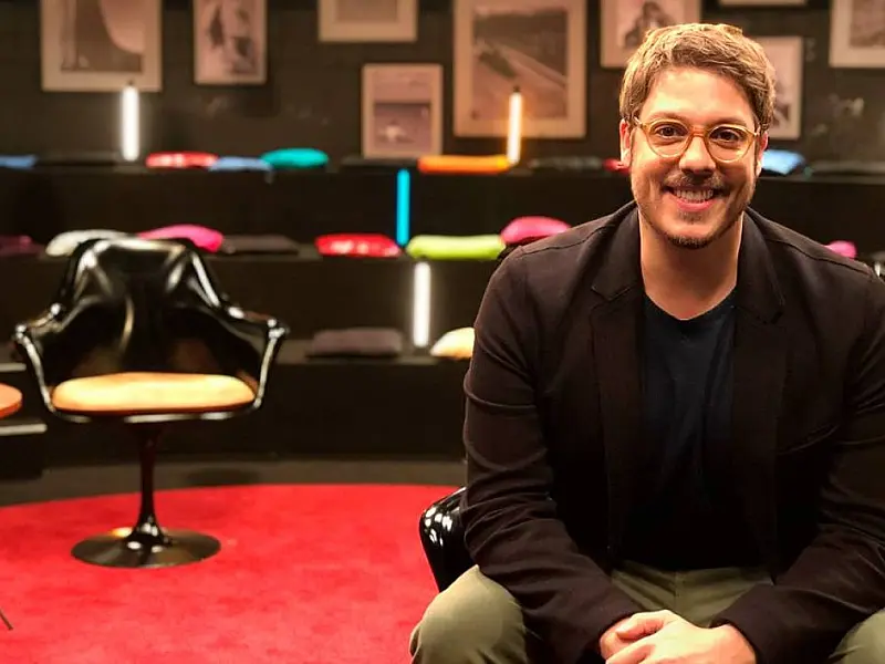 Fábio Porchat comemora estreia de 'Que História É Essa, Porchat?' na TV aberta