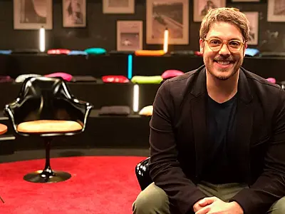Fábio Porchat comemora estreia de 'Que História É Essa, Porchat?' na TV aberta