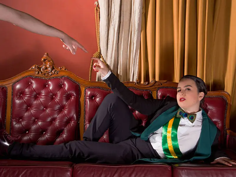 Livro traz 'presidente pornô' inspirado em Bolsonaro, Vargas e sacanagens mil
