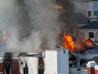 Incêndio atinge Parlamento da África do Sul