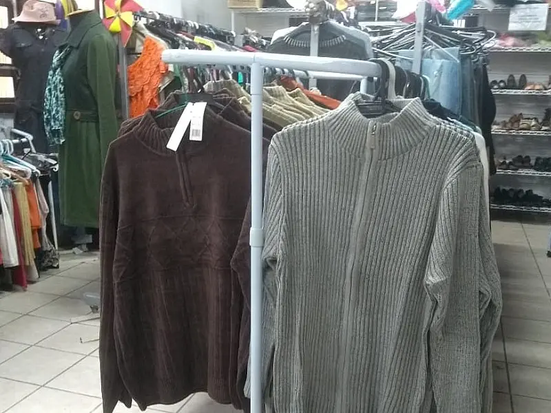 Brechó da Gota de Leite chega ao último dia trazendo produtos com 50% de desconto