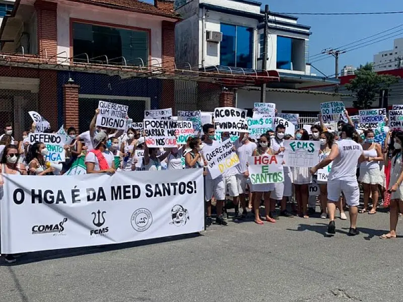Alunos de Medicina protestam contra fim de convênio com o Hospital Guilherme Álvaro