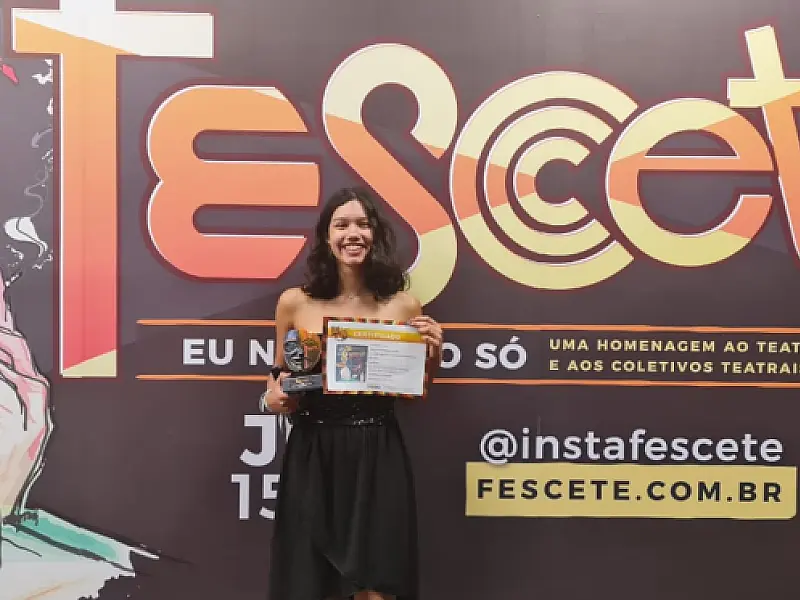 Renata Sousa, aluna de teatro da prefeitura de Bertioga vence FESCETE