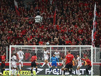 Copa do Brasil: Flamengo derrota Athletico por 2 a 0 e avança para quartas