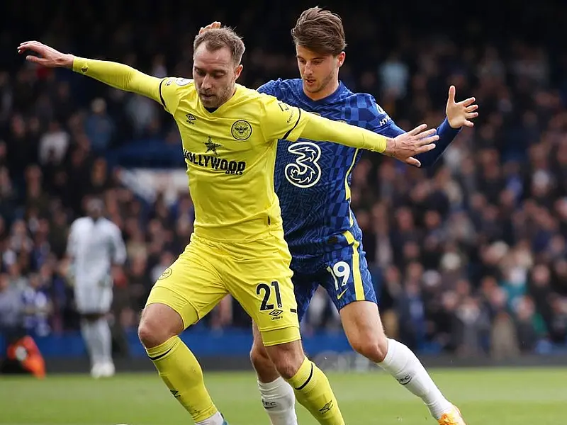 Brentford derrota Chelsea por 4 a 1, com gol do dinamarquês Eriksen