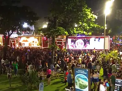 Caravana da Coca encanta vicentinos e mantém acesa chama do espírito natalino