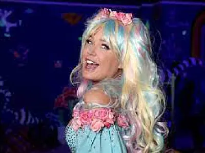 Filme com Xuxa tem roteiro sem brilho e tenta dar lição sobre cancelamento