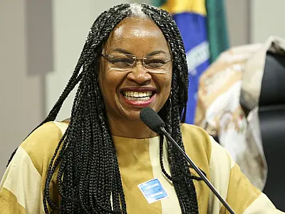 Deputada baiana lança livro Mulher preta na política