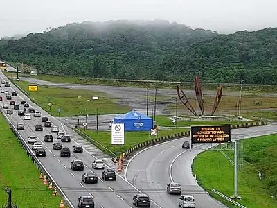 Sistema Anchieta-Imigrantes registra mais de 361 mil veículos rumo ao litoral nos feriados de Páscoa