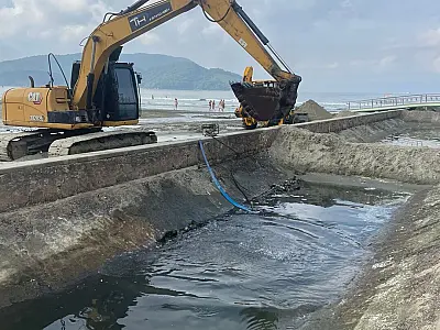 Concluída a recuperação das passarelas sobre os canais na praia de Santos