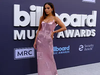 Anitta usa vestido de R$ 197 mil em premiação nos EUA; peça está esgotada