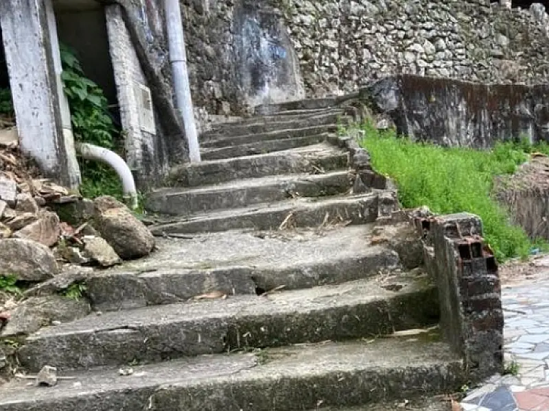 Escadas recuperadas vão beneficiar 100 residências no Morro do Pacheco