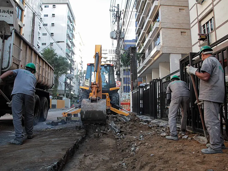 Primeiro trecho de obras na Rua Azevedo Sodré em Santos fica pronto em 40 dias