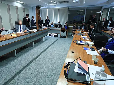Conselho de Ética abre processo contra cinco senadores