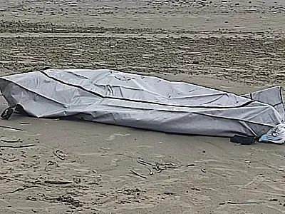 Populares encontram corpo boiando no mar da praia do José Menino, em Santos