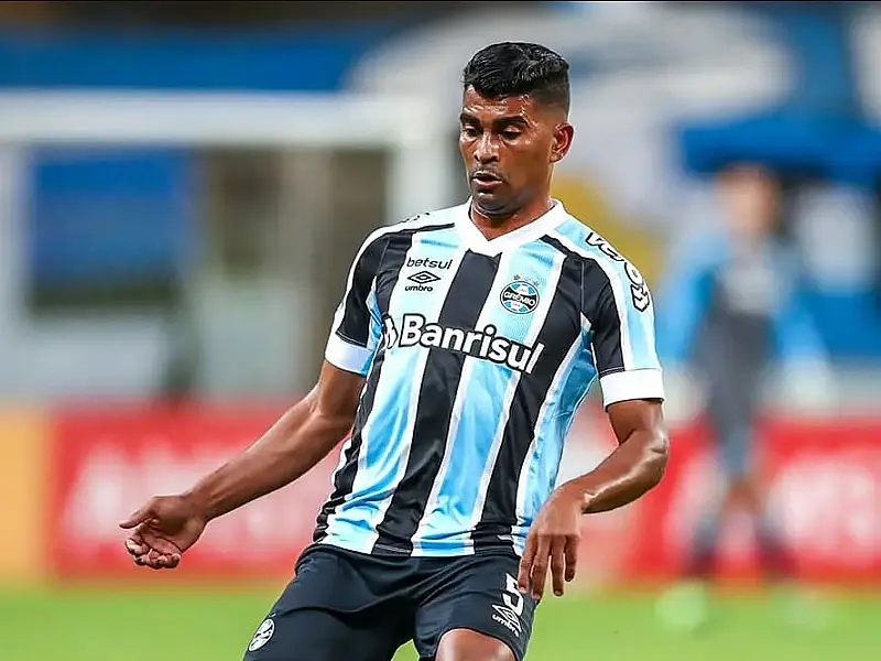 Fluminense negocia a contração do volante Thiago Santos, do Grêmio