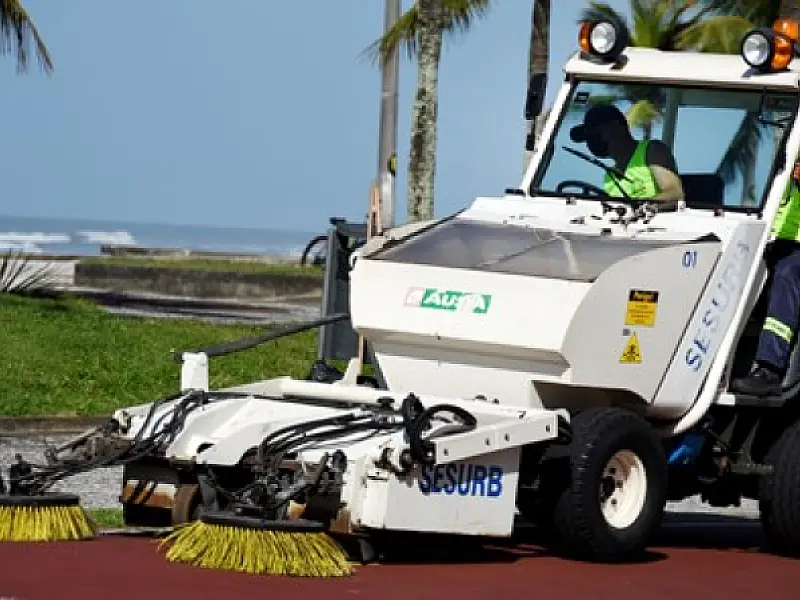 Cidade conta com novas varredeiras para limpeza