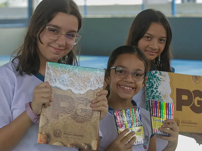 Praia Grande/SP beneficia milhares de alunos com kits de uniforme e material escolar