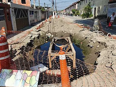 Santos está afundando: Mais dois buracos são achados na cidade; agora na Zona Noroeste