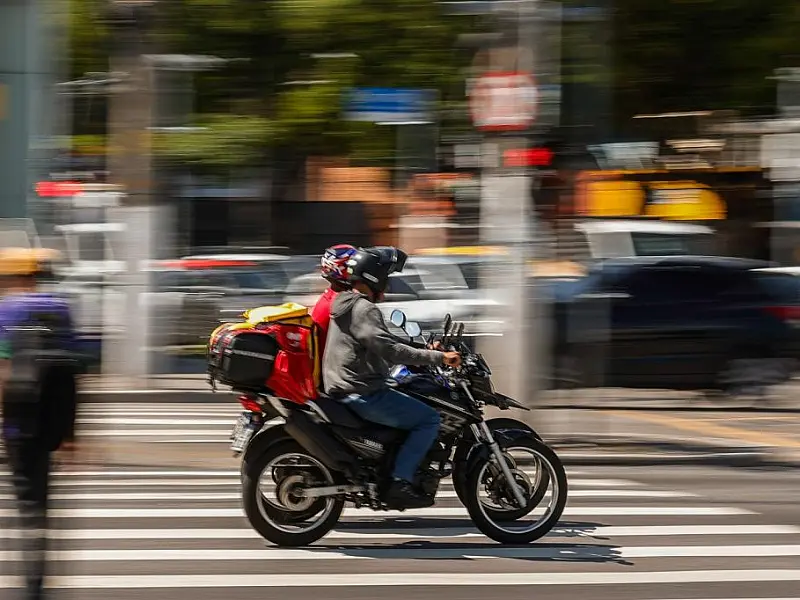 Mão na Roda: motociclistas profissionais de SP têm até 2 anos para curso e exame sem multa
