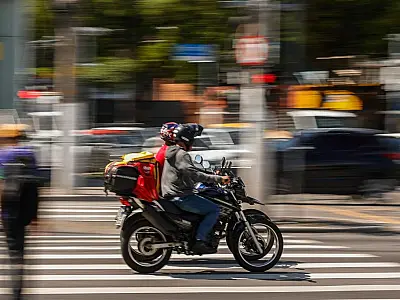 Mão na Roda: motociclistas profissionais de SP têm até 2 anos para curso e exame sem multa