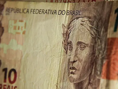 Segurados com NIS finais 3 e 8 recebem primeira parcela do 13º