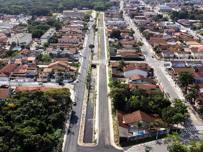 Pavimentação avança com conclusão de obras contra alagamento no Maitinga
