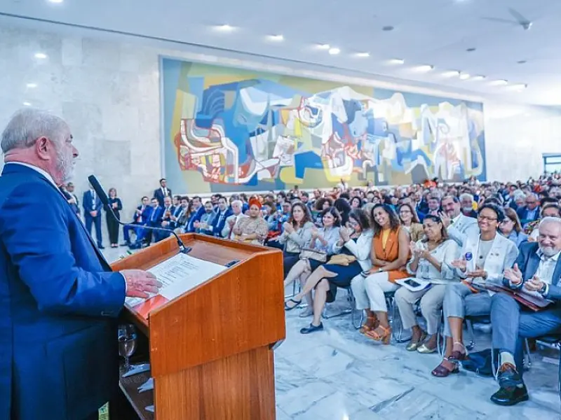 Governo anuncia R$ 2,4 bilhões para recompor orçamento de universidades e institutos federais