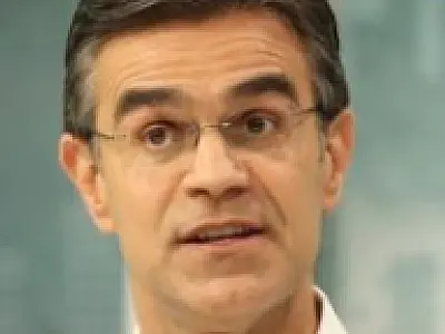 A 4 dias da eleição, Rodrigo Garcia flexibiliza regras de bolsa para estudantes