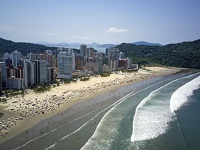Quase 90% das praias do litoral paulista estão próprias para banho, aponta boletim da Cetesb