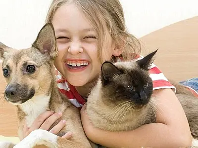 Benefícios e malefícios que um pet traz para bebês e crianças