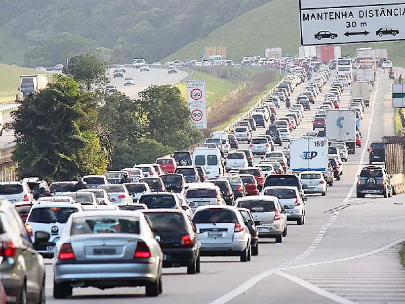 Volta do Réveillon tem fluxo intenso nas principais rodovias de SP; veja situação