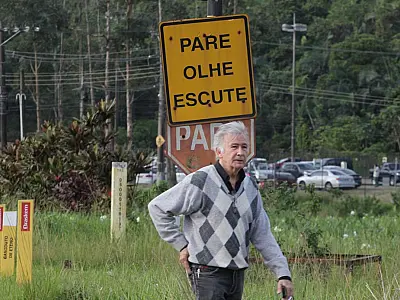 Prefeitura descerra placa da Ponte Jornalista Manuel Alves Fernandes 'Maneco' hoje