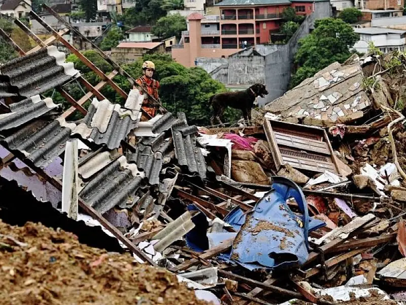Aumenta para 104 o número de mortos por causa da enxurrada em Petrópolis