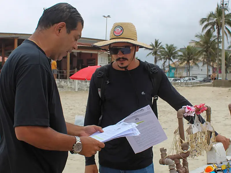Favorecendo o comércio justo, fiscalização monitora cumprimento de normas em quiosques de Mongaguá