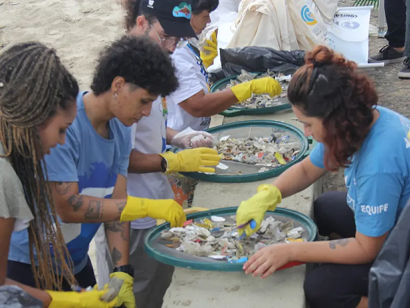 Praia Grande recebe força-tarefa para debate ambiental e limpeza da orla com compensação de carbono