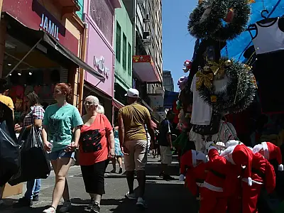 Mais de 40% dos consumidores pretendem ir às compras para o Natal