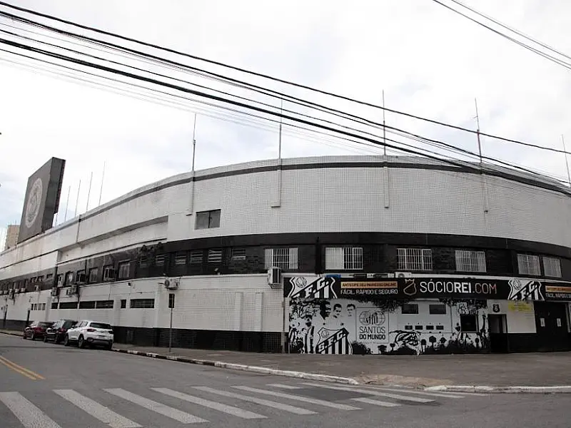Vacinação no Santos FC nesta segunda terá ídolos, mascotes e voucher de desconto